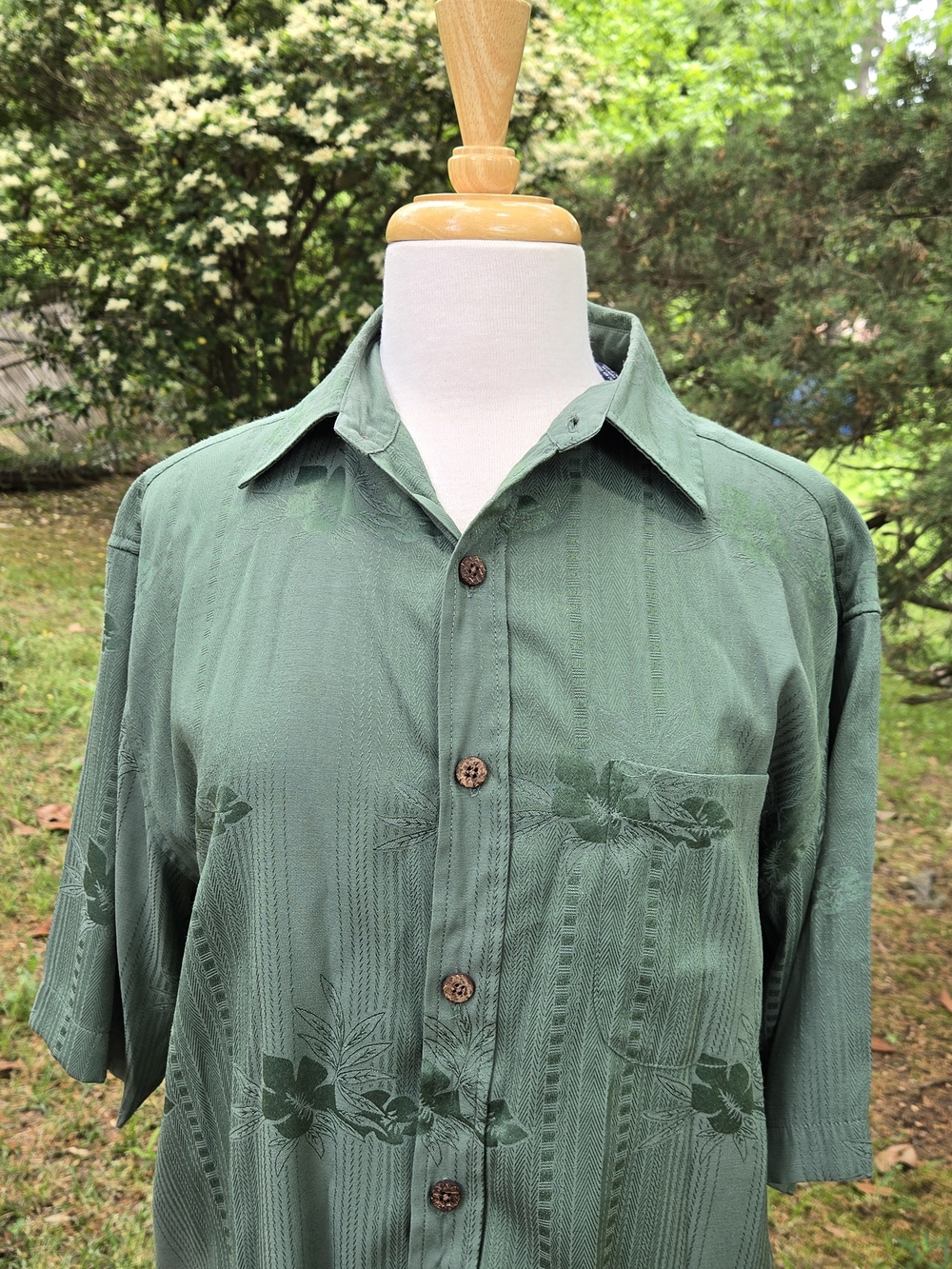 Duke Kahanamoku Hawaiian Shirt SZ Large Green Rayon Aloha Camp Button Up